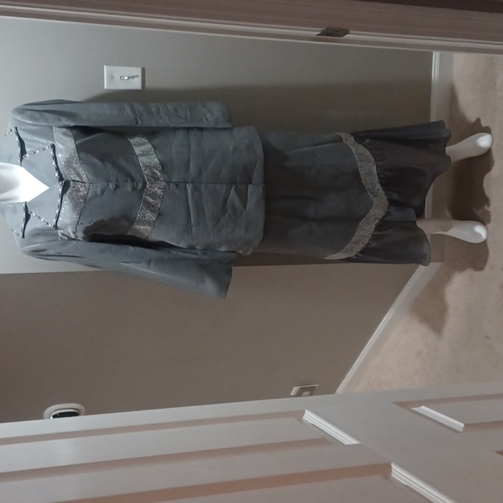 Lisa Rene Formal 2 PC. SKIRTSUIT SIZE 8 - Picture 3 of 7